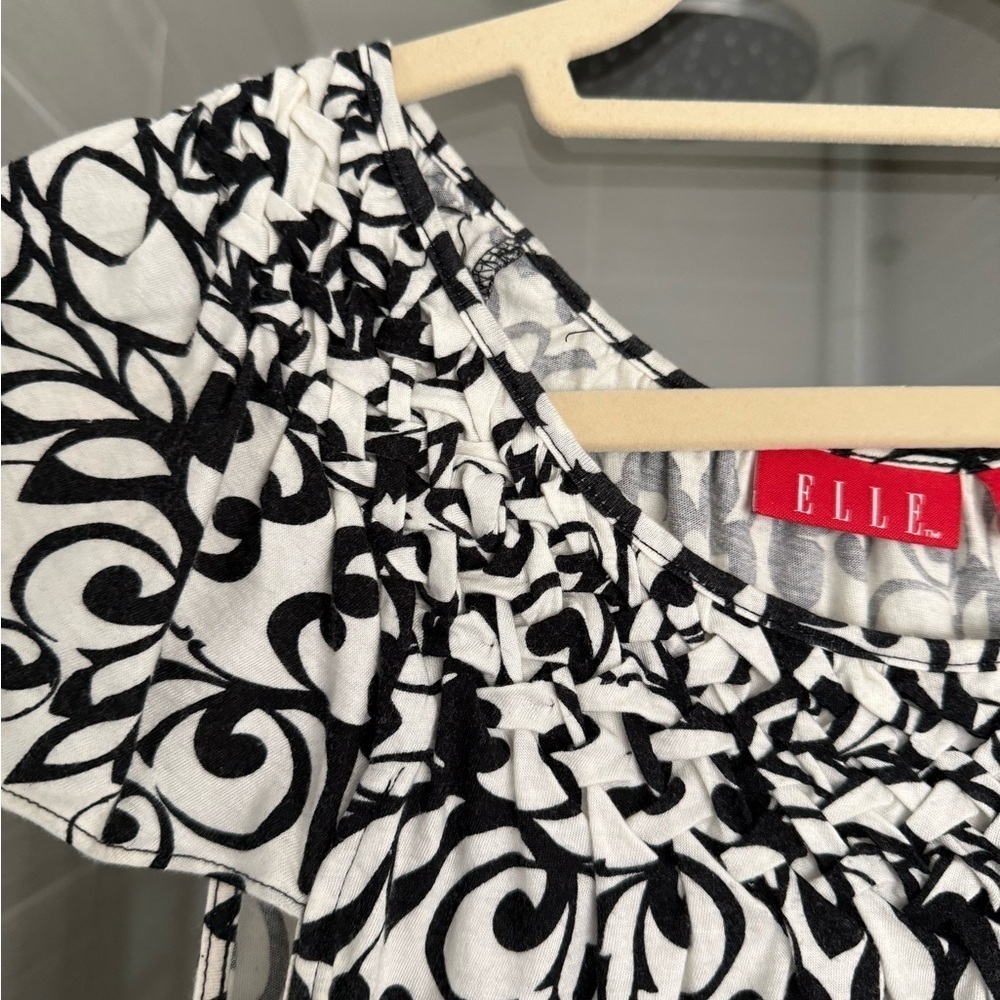 Elle Black and White Smocked Blouse with Short Sleeves - Picture 4 of 5